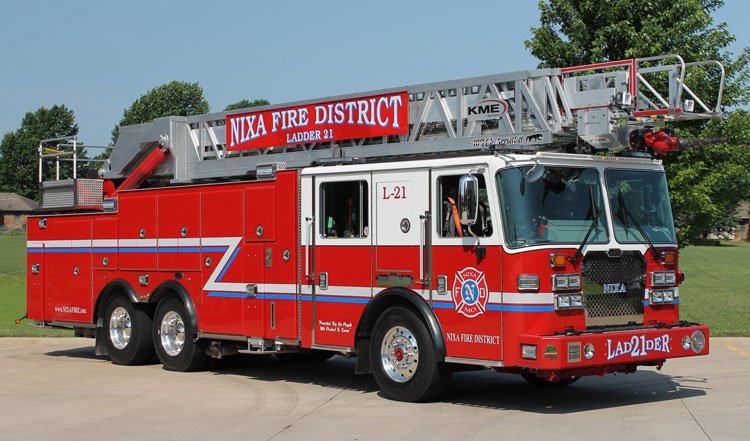 Nixa (MO) Fire District Ladder 21
