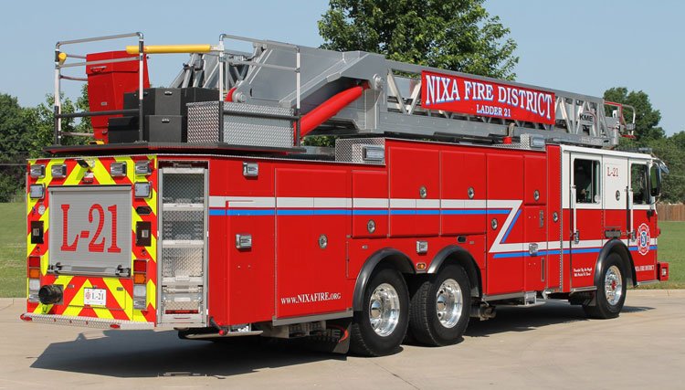 Nixa (MO) Fire District Ladder 21