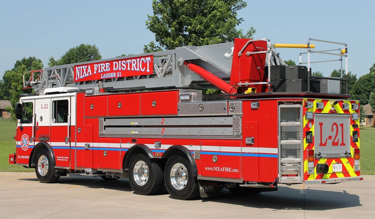 Nixa (MO) Fire District Ladder 21