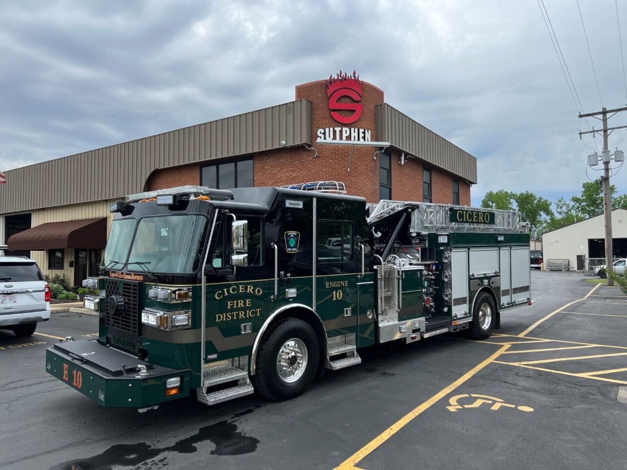 Sutphen Delivers SL 75 Aerial Ladder Quint to Cicero (NY) Fire